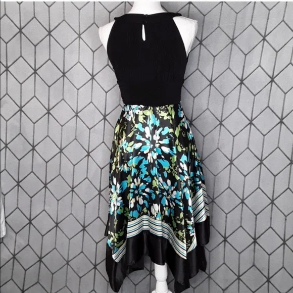 ❄️ Sale! Key Hole Front Gypsy Handkerchief Hem Dress. Size 4 - Picture 2 of 8